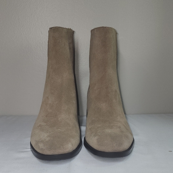 Women's Delilah Block Heel Ankle Bootie - Picture 1 of 6